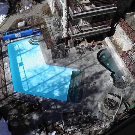 Village Center Condos ベール 部屋 写真