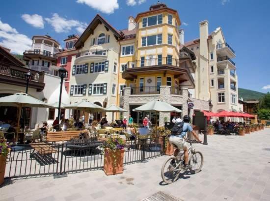 Village Center Condos ベール エクステリア 写真