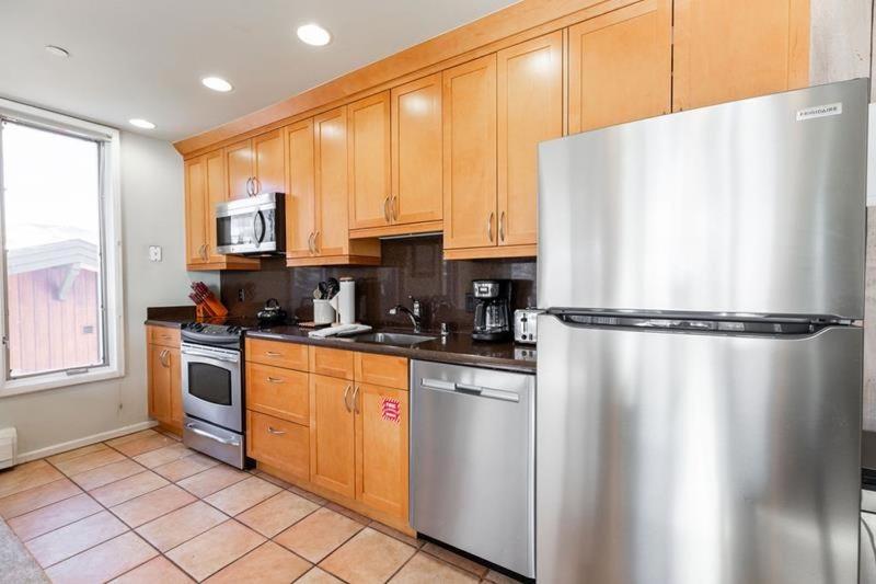 Village Center Condos ベール 部屋 写真