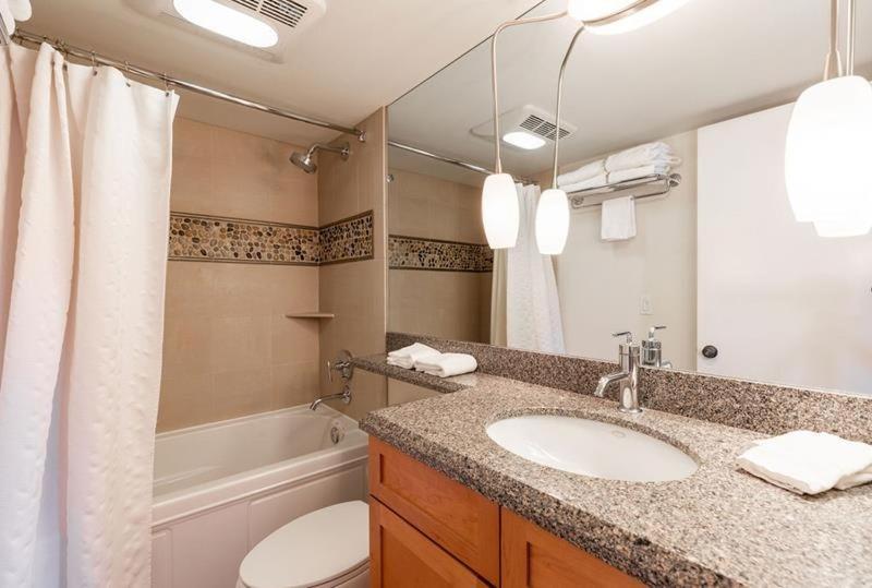 Village Center Condos ベール 部屋 写真